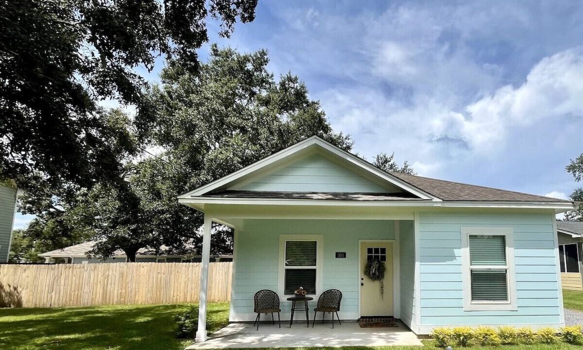Long Beach Cottage | Cozy Cottage Near Beaches sleeps 4