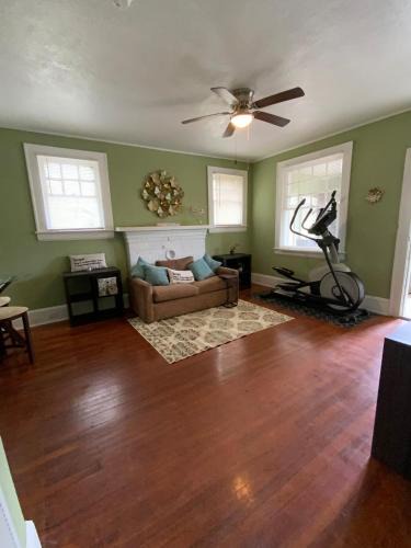 Brentwood House | Cozy Cottage