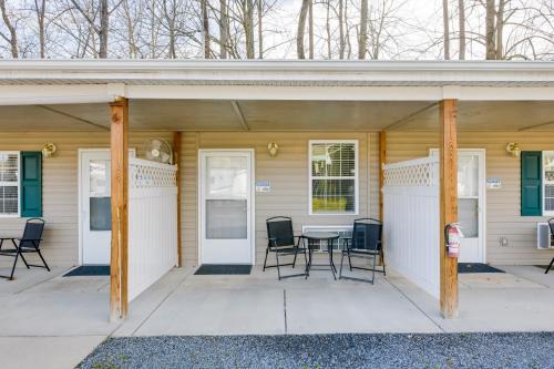 Waynesville Apartment | Cozy Couple’s Getaway Near Cataloochee Ski Area!