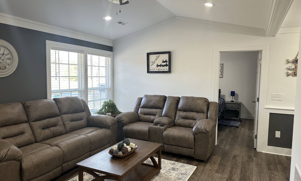 Guntersville House | Cozy family retreat with great parking for multiple boats and vehicles!
