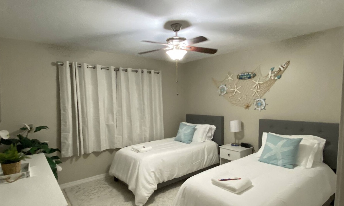 Arlington House | Cozy Getaway Family Friendly Home