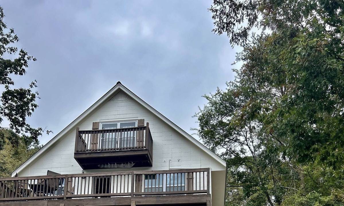 Crane Hill House | Cozy Lake House located on Smith Lake. 15 Steps to the Water!!