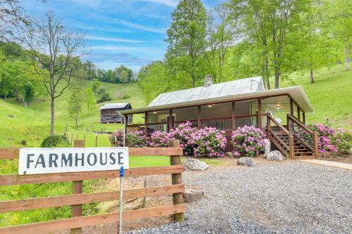 Mars Hill House | Cozy Mars Hill Farmhouse w/Scenic Views
