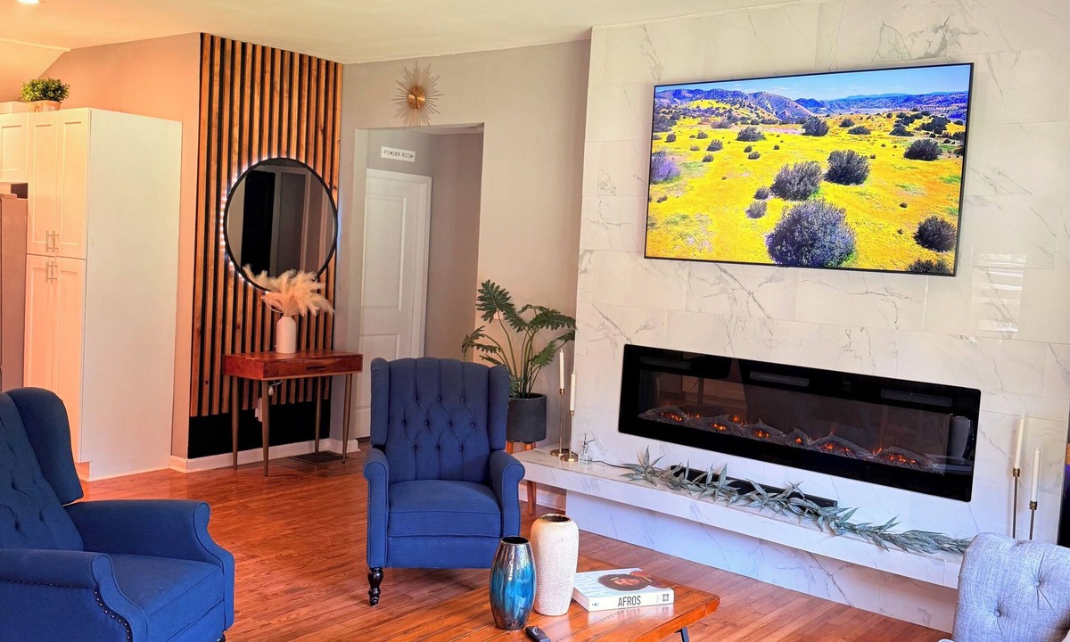 East Point House | Cozy Mid Century Modern Home Near Downtown