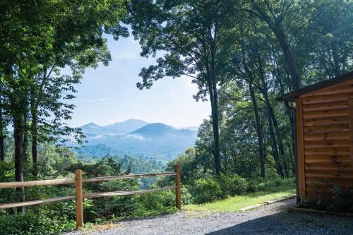 Waynesville House | Cozy Mountain Cabin - Majestic Views at 3100 ft