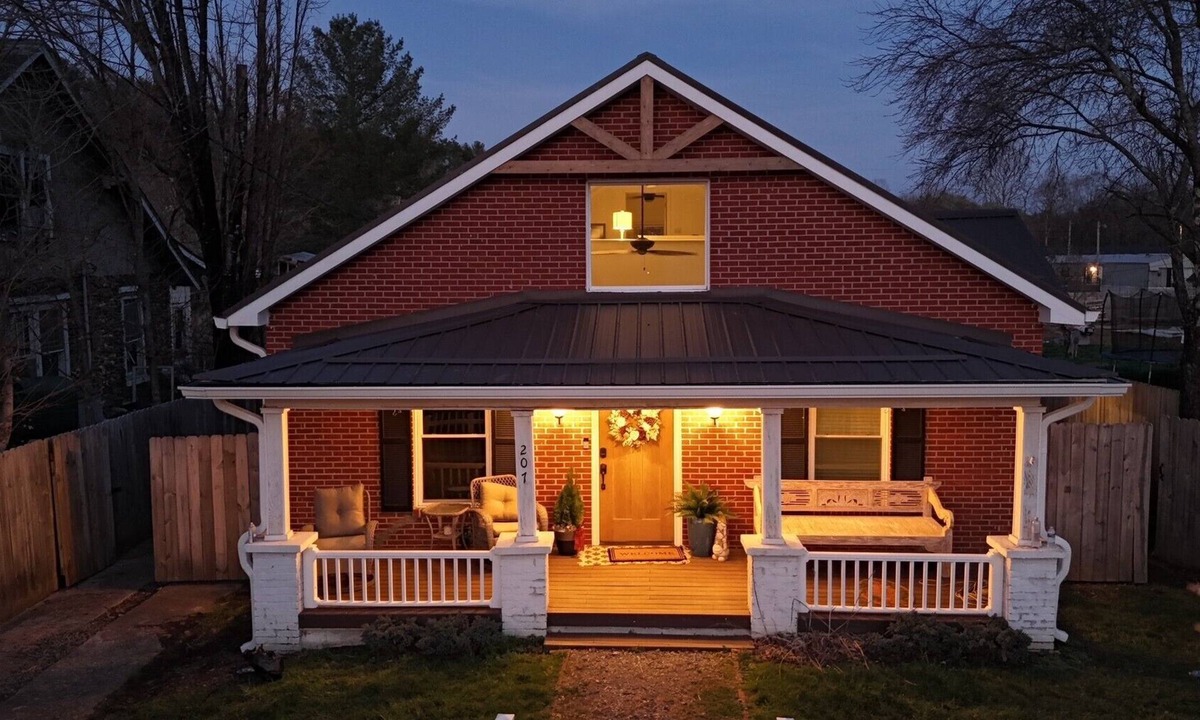 Roan Mountain Cottage | Cozy Mountain Retreat Near Hiking, Skiing, Fly Fishing & Wineries!