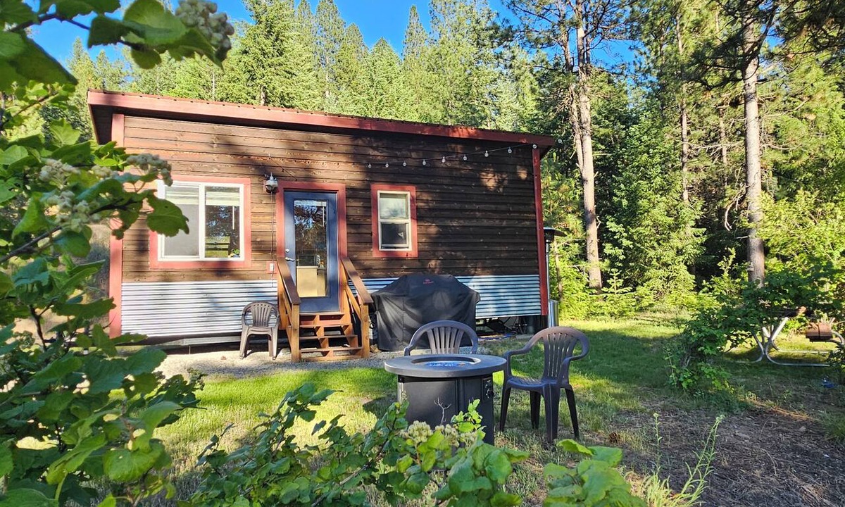 Post Falls Cabin | Cozy Mountain Tiny Home
