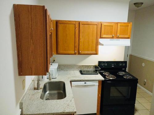 Atlanta House | Cozy Northside Retreat Room 4 with Shared Bathroom