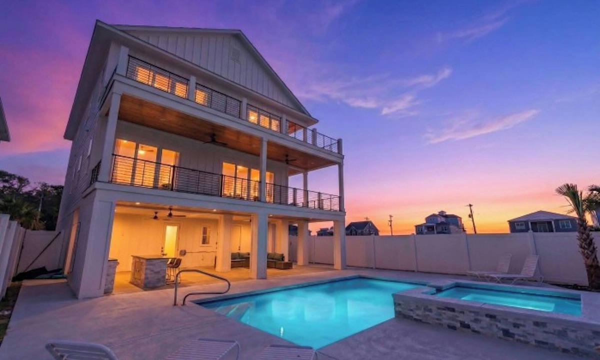 Atlantic Beach House | Cozy Pearl- Luxurious 5 Bedroom Home With Pool