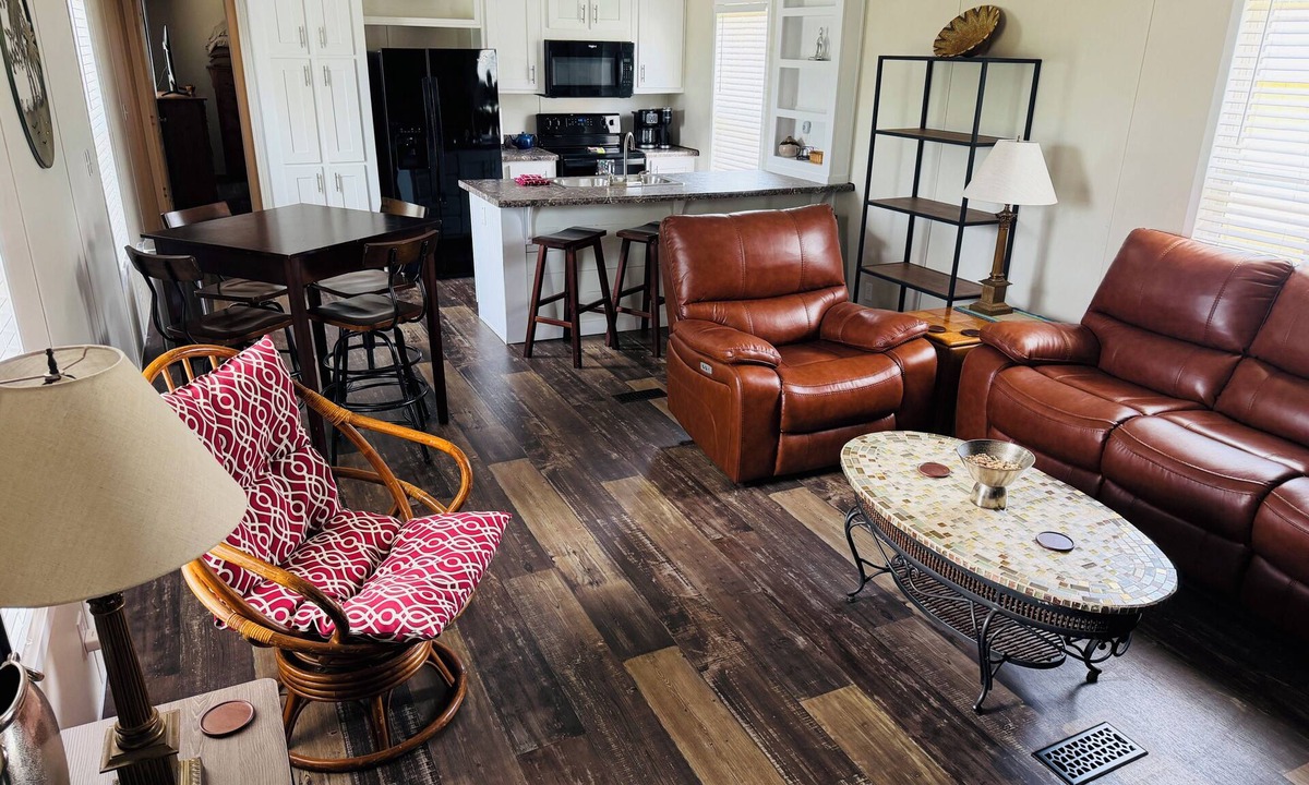 Elberta House | Cozy & quiet 2 bedroom country getaway, close to all the fun!