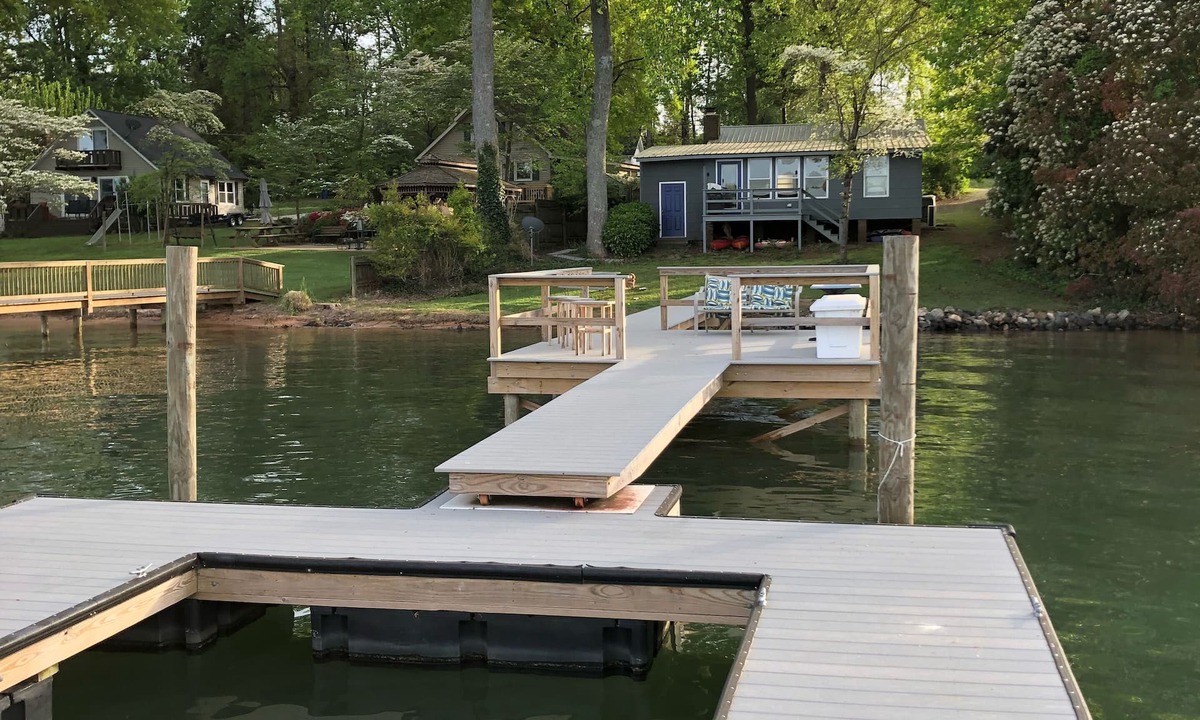 Mayhew Cottage | Cozy, Secluded Cottage With Great Views of Lake Norman - Right On The Water