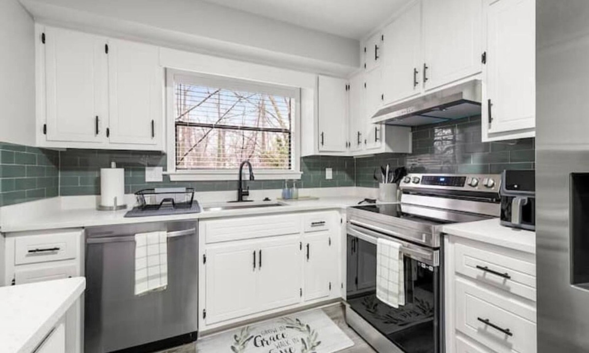 Morrow House | Cozy Spacious Haven Near ATL & Hartsfield-Jackson
