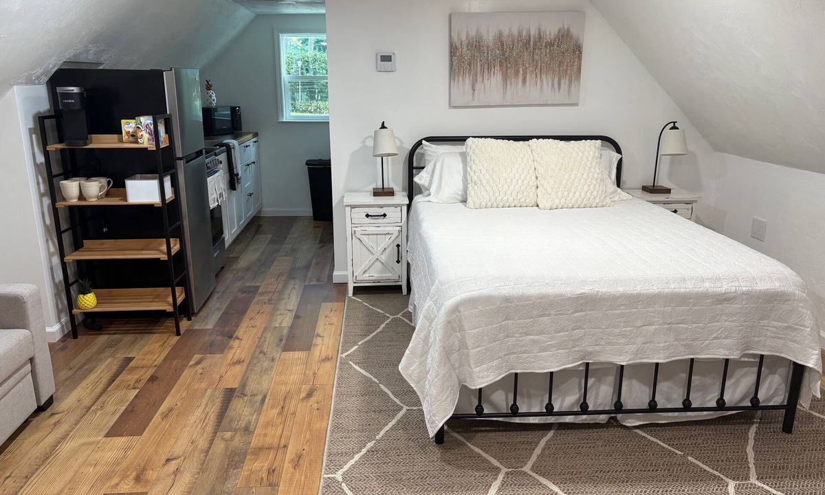 Bradfordville Apartment | Cozy studio in charming NE Tallahassee. 10 miles to the Capital and FSU stadium.