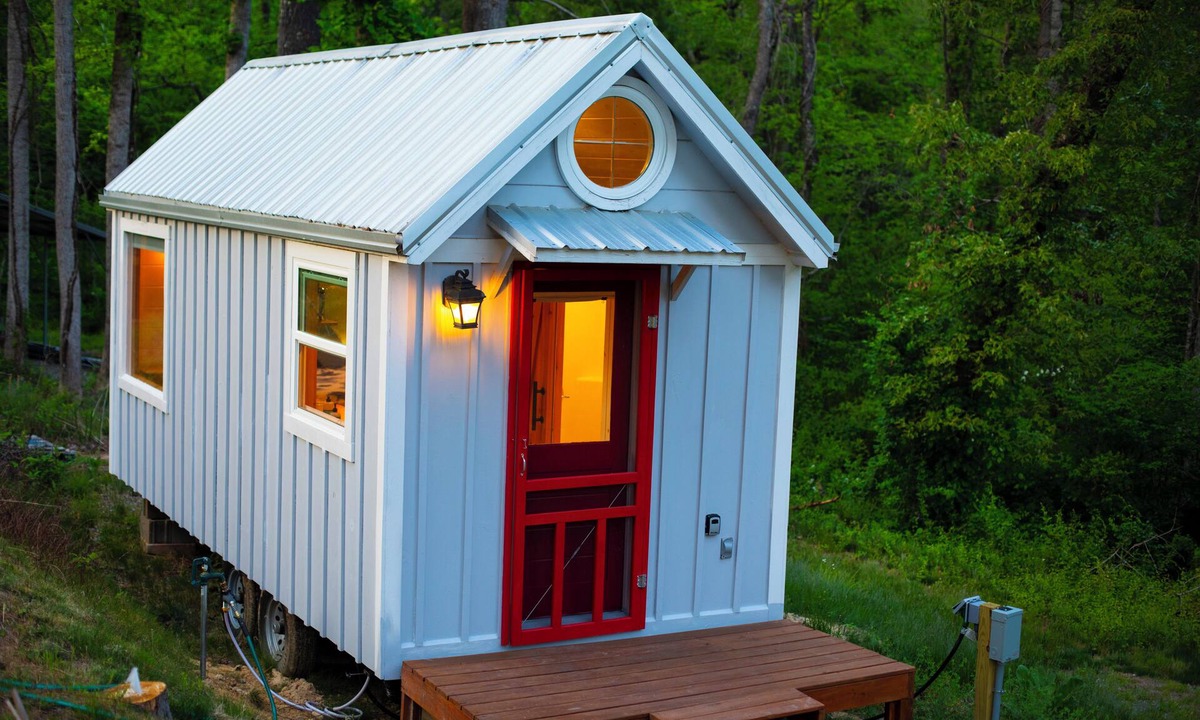 Alexander House | Cozy Tiny House in Private Forest