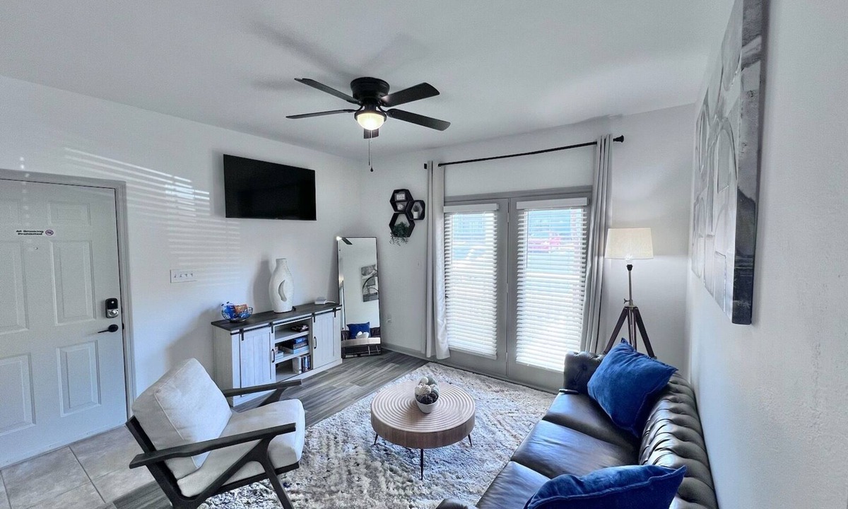 Huntsville Apartment | Cozy-King 1-bedroom w/pool & gym