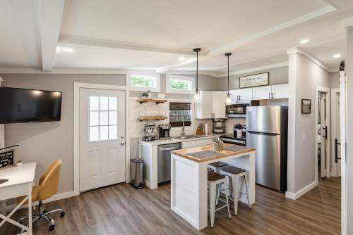 Madison Apartment | Cozy Villa Stay Gorgeous Views Unit C