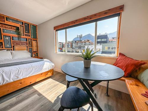 Downtown Squamish Hotel | Crash Hotel Squamish