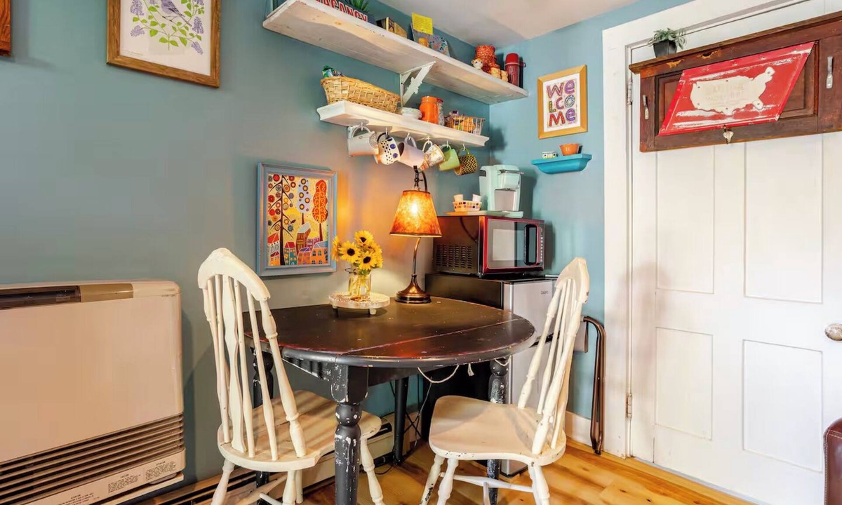 Ashland Apartment | Creative Studio Suite on Main Street