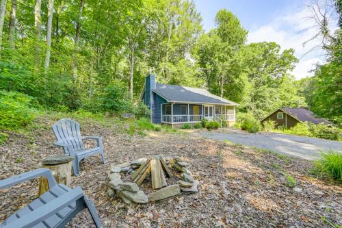 Maggie Valley House | Creek View + Hot Tub: Woodsy Maggie Valley Cottage