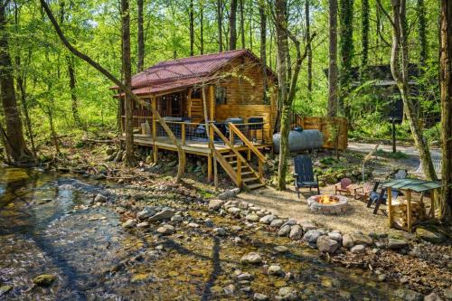 Rocky Grove House | Creekside - 7 Min to Park 20 Min to Gatlinburg