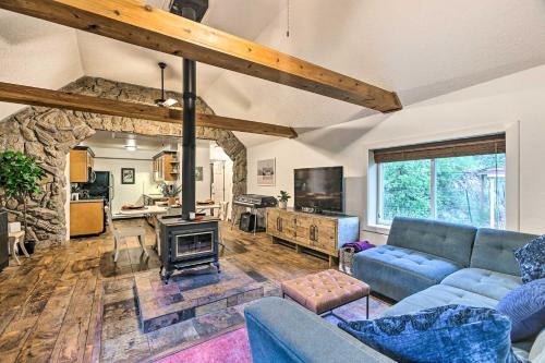 Morrison House | Creekside Morrison Cabin ~ 9 Mi to Red Rocks Park!