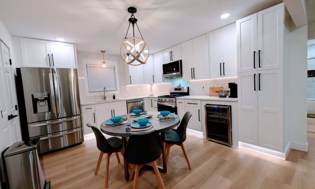 Mount Berry House | Custom Design, Kitchen King Beds Laundry Large TVs