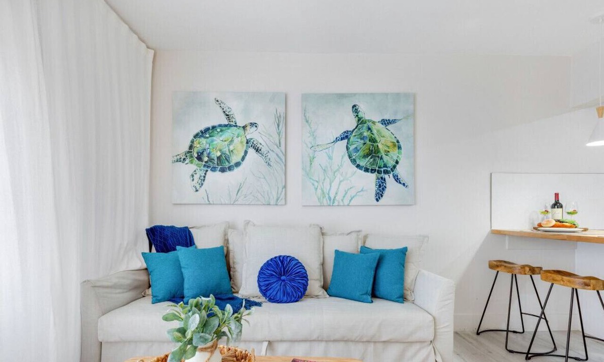 North Beach Apartment | Cute Beach Apt, 2 blocks to Sand & Collins Park