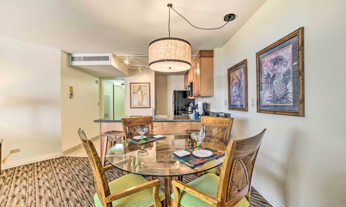 Honokowai Apartment | Cute Beachfront Condo w/Lanai & Resort Pools
