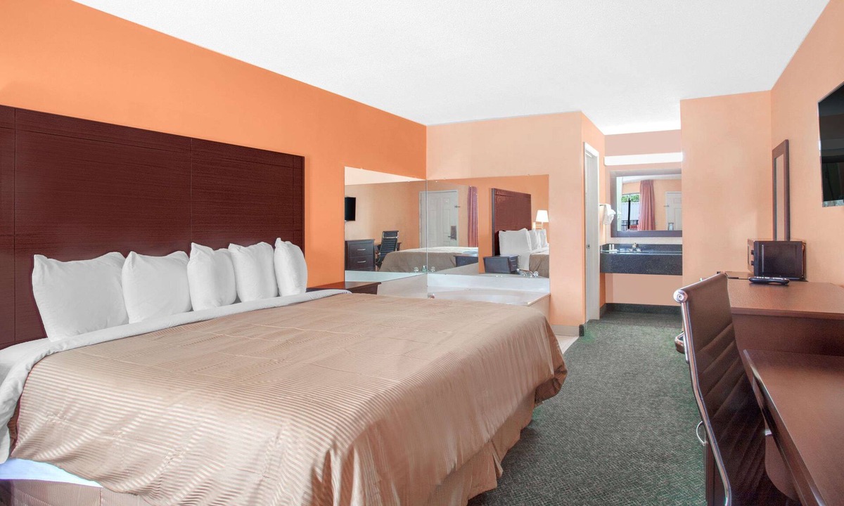 Moulton Hotel | Days Inn by Wyndham Moulton