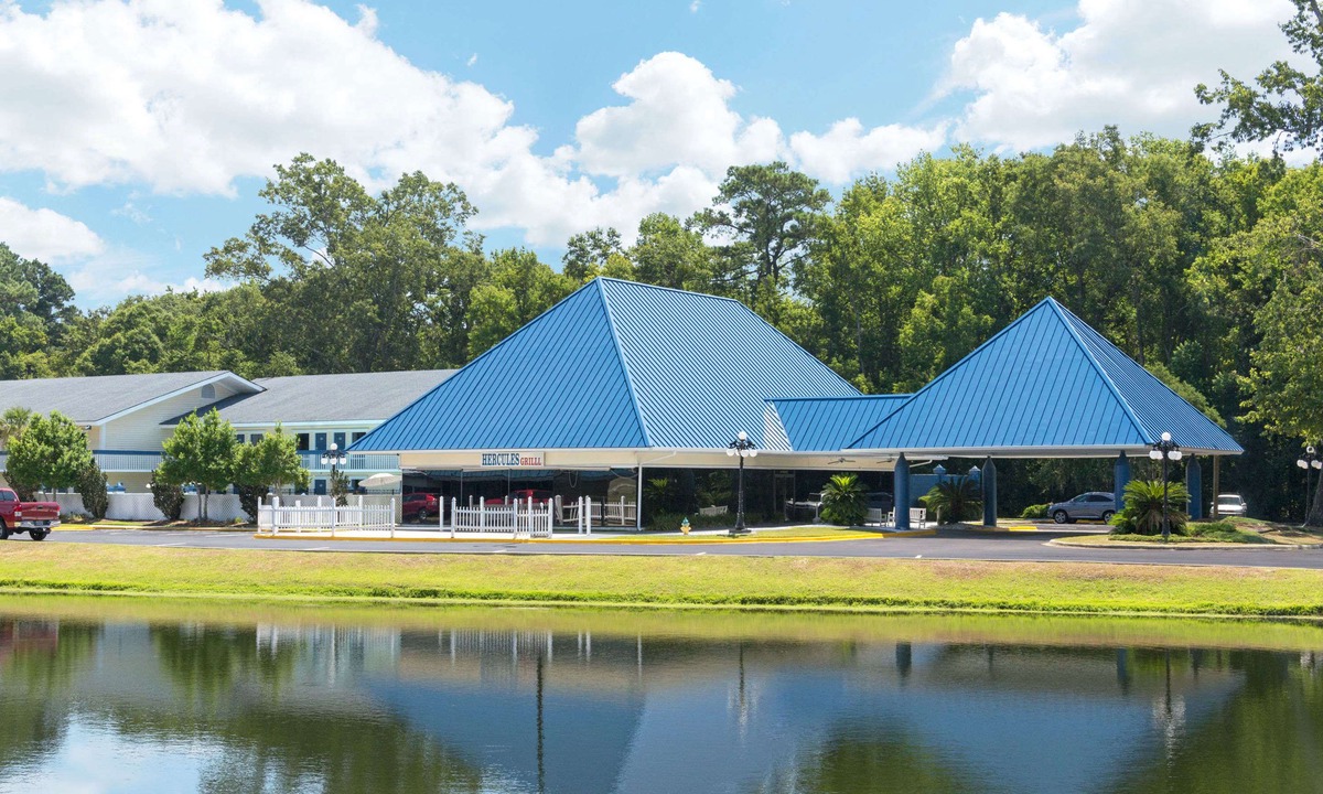 Garden City Hotel | Days Inn by Wyndham Savannah Airport