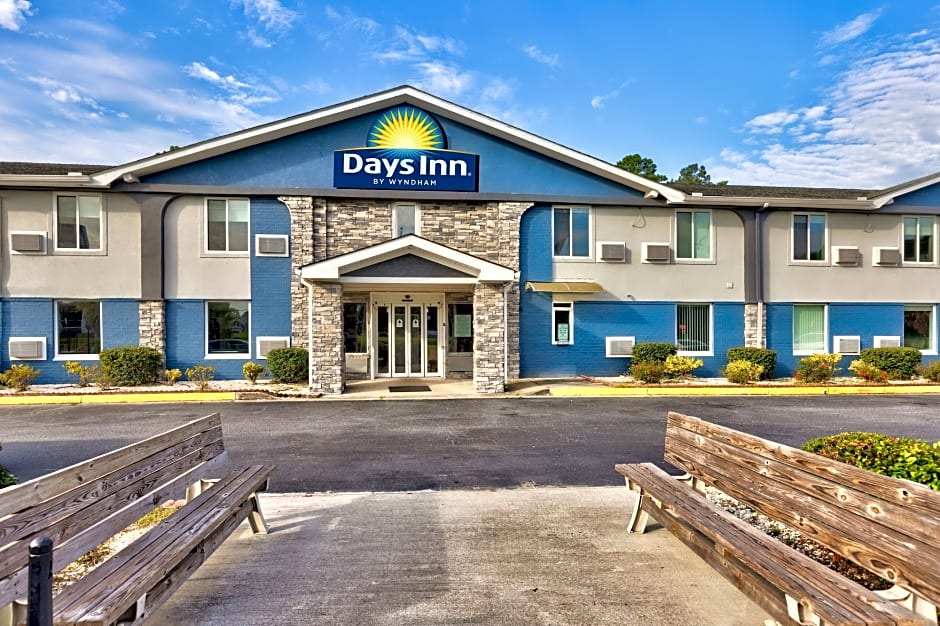 Fleming Hotel | Days Inn by Wyndham Savannah Gateway I-95