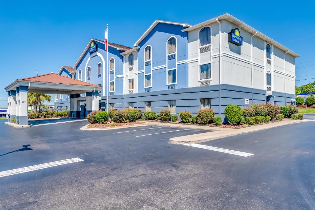 Prattville Hotel | Days Inn & Suites by Wyndham Prattville-Montgomery