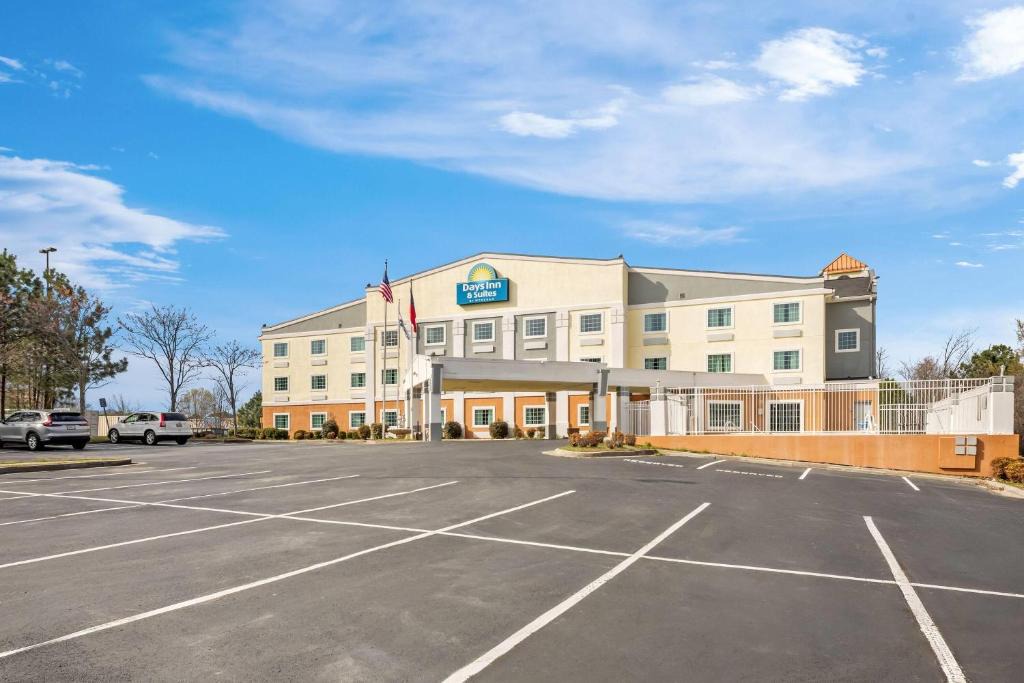 Union City Hotel | Days Inn & Suites by Wyndham Union City