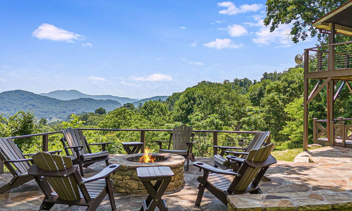 Waynesville Cabin | Daze Off | Luxe Log Cabin w/Hot Tub, Views, Games + Biltmore Pass