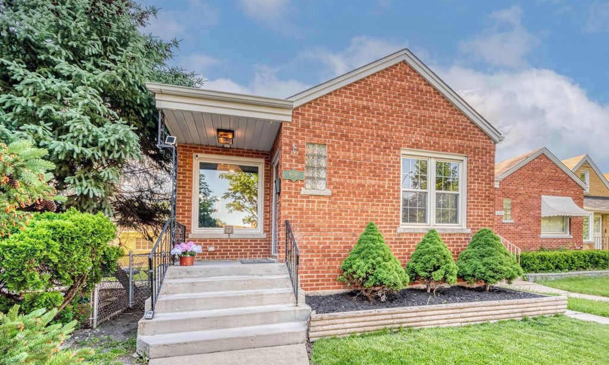 Norwood Park East House | Devon House Summary: