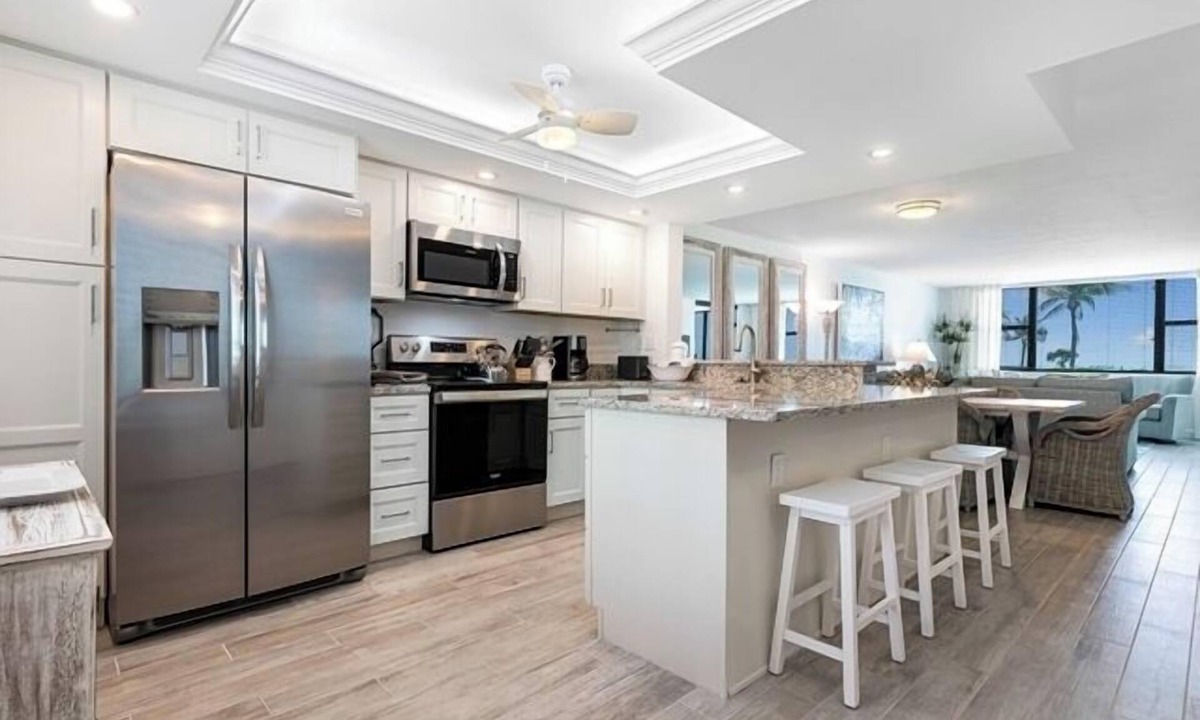 Sanibel Condo | Direct Gulf Front Ground Floor Condo | Steps to the Gulf and Pet-Friendly