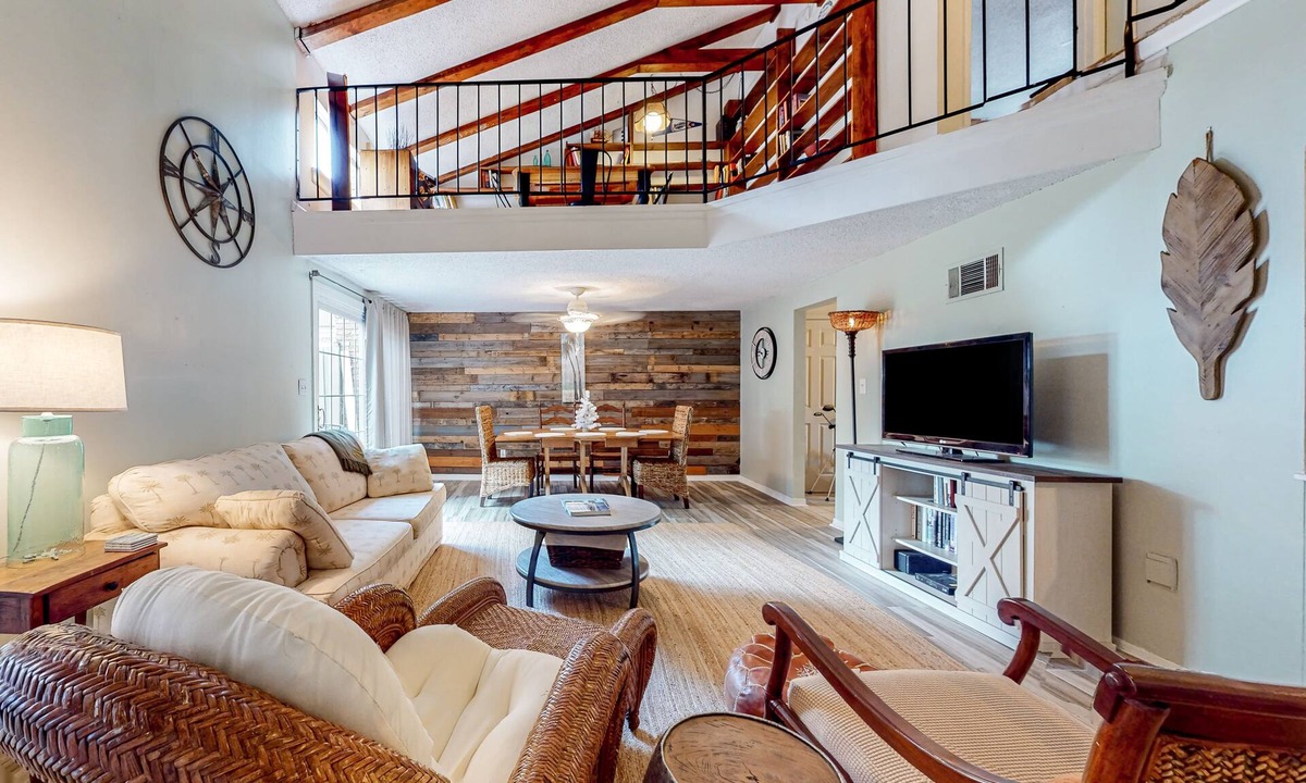 Perdido Bay Villas House | Dog-friendly coastal townhome with golf course views, patios, & washer/dryer