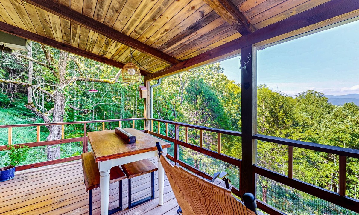 Clyde House | Dog-friendly home with spectacular mountain views, firepit, grill, fireplace