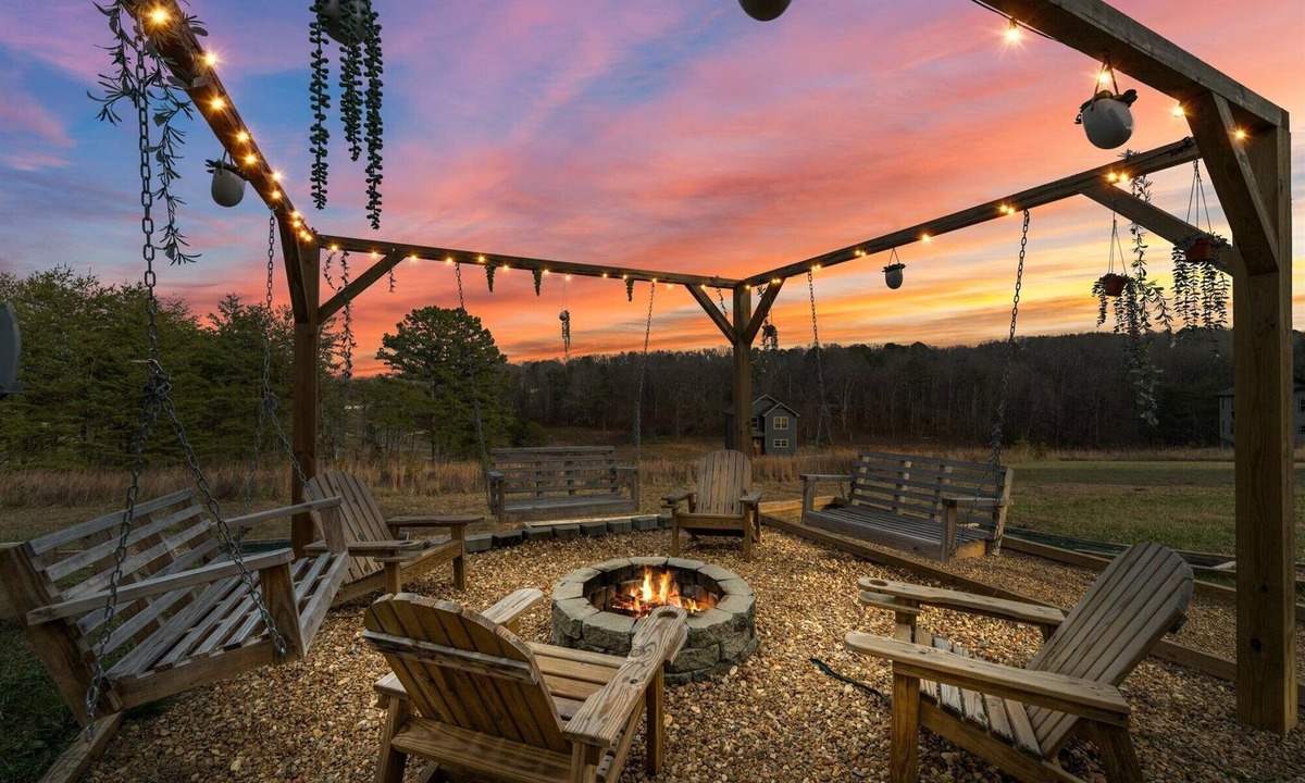 Sevierville Cabin | Dollywood Luxury Smoky Mtn Pool Cabin, Amazing view, Hot tub,Arcade, Pets ok