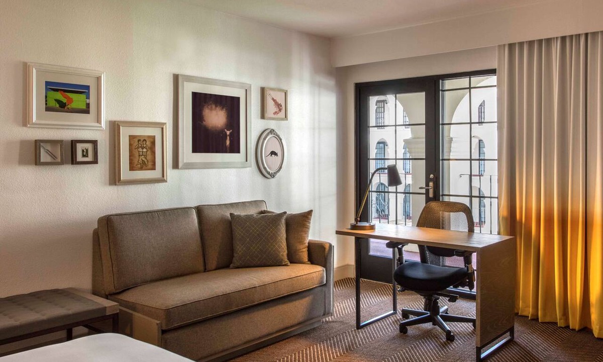 St. Johns Hotel | DoubleTree by Hilton Austin