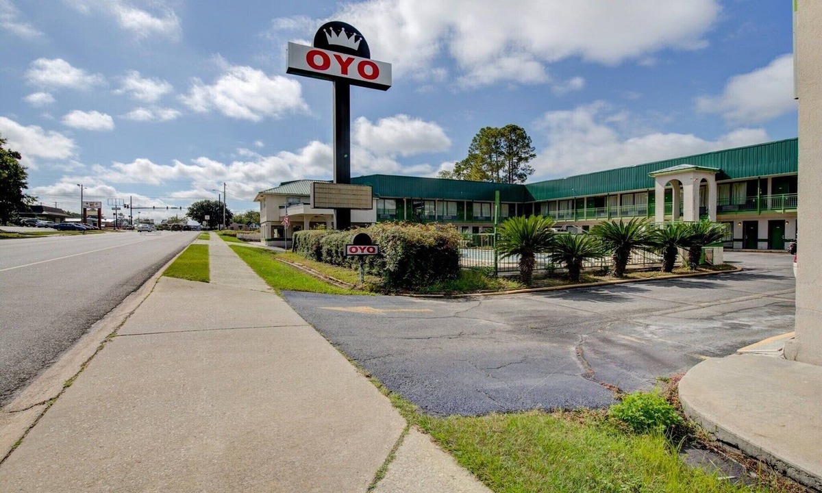 Douglas Apartment | Douglas GA | King Bed