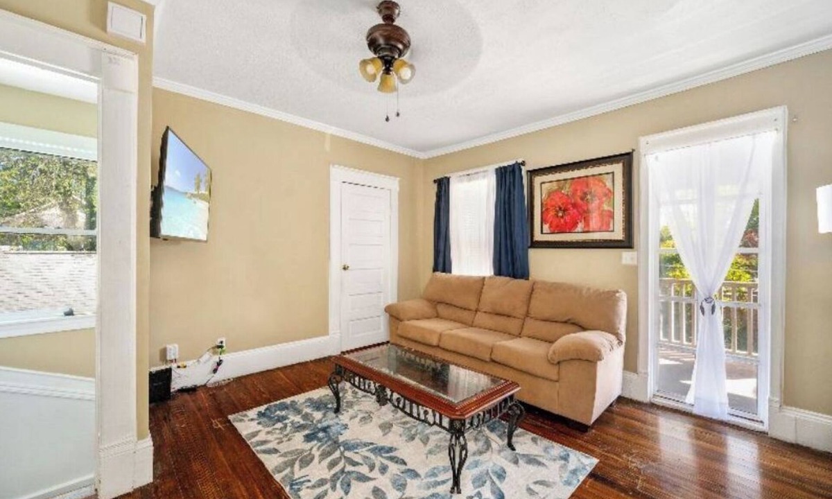Macon House | Downtown Home Conveniently Located