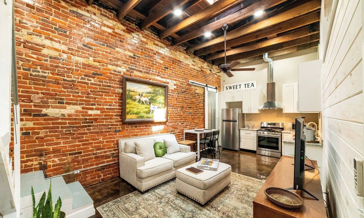 Headland Apartment | Downtown Main St Gem -Studio/Loft 5