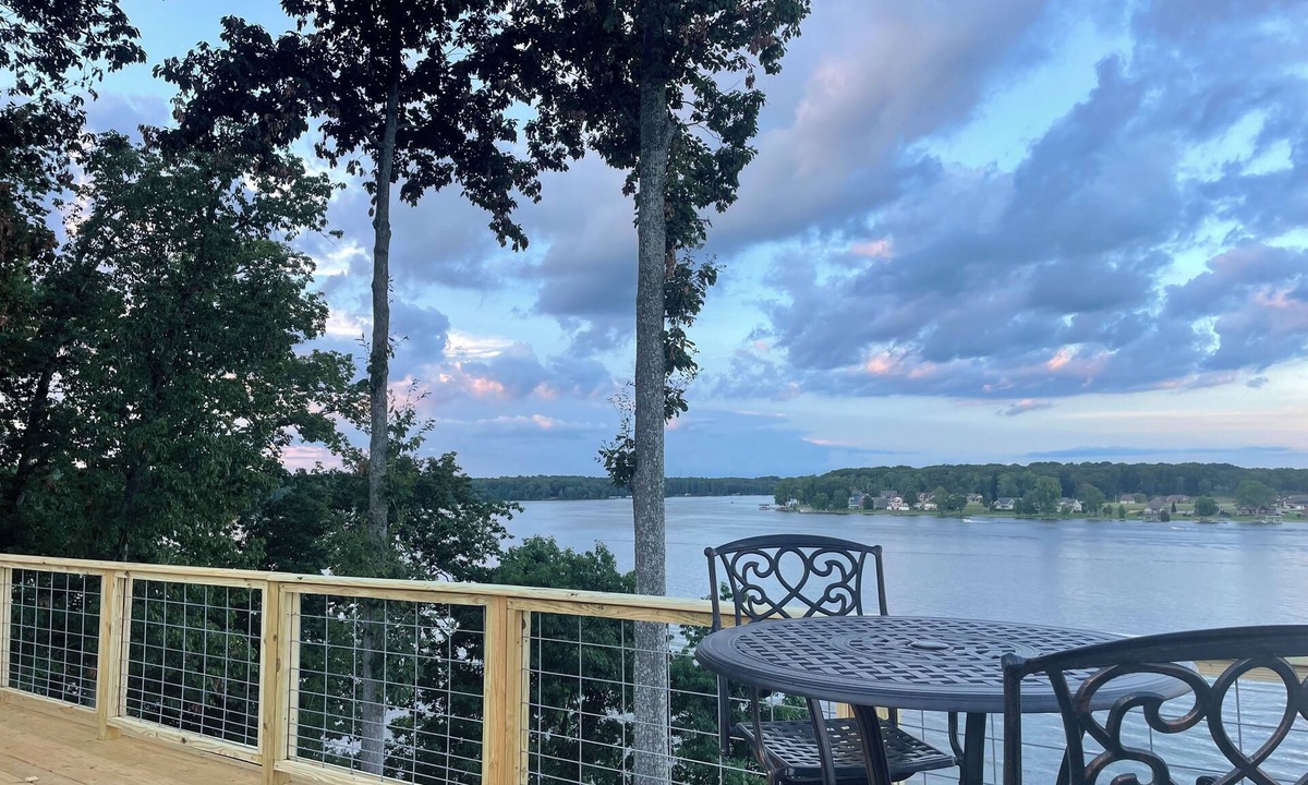 Rogersville House | EagleTree - Couples Unique Destination w Hot Tub & Private Dock on Wheeler Lake