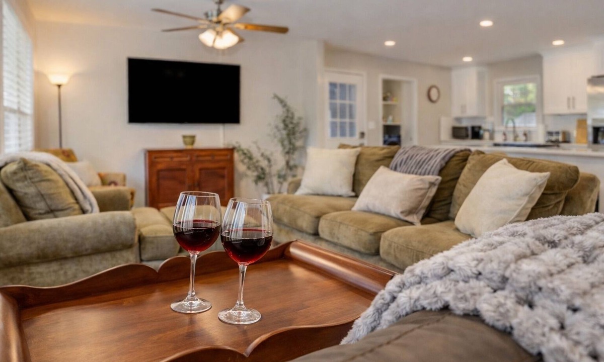 Marietta House | East Cobb Retreat/Patio & Fire Pit/10 min to Truist Park
