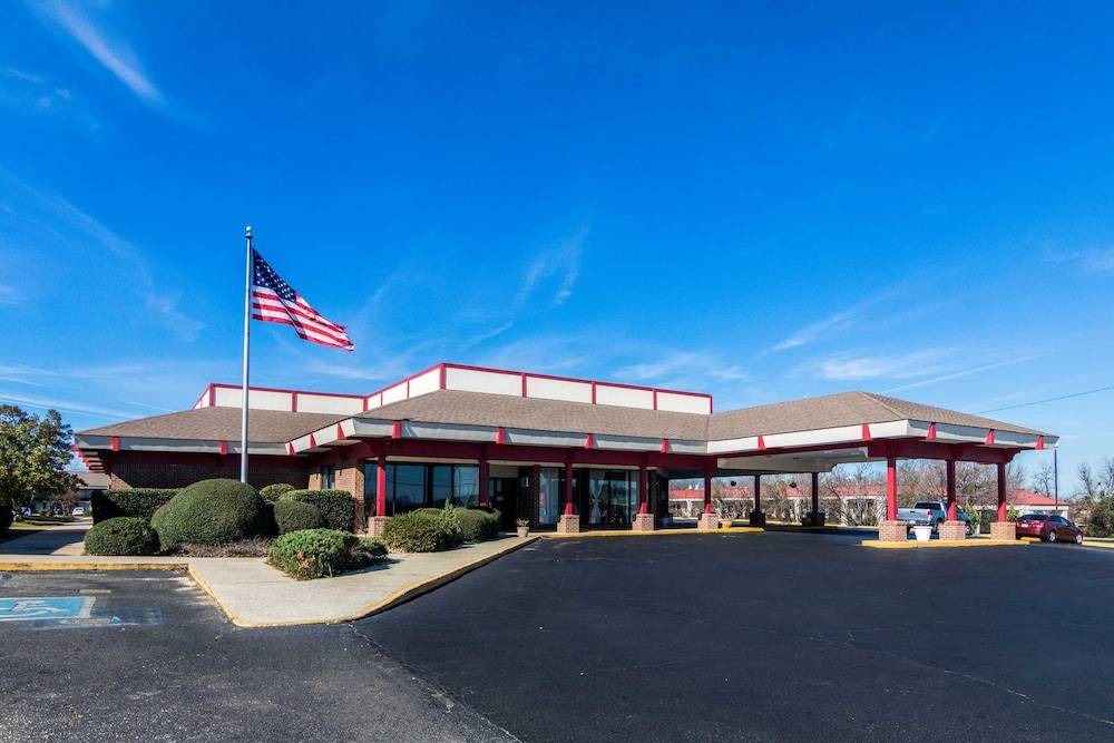 Dublin Hotel | Econo Lodge Inn & Suites Conference Center