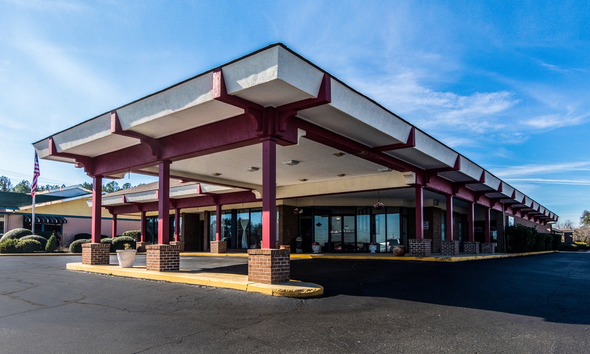 Dublin Hotel | Econo Lodge Inn & Suites Conference Center