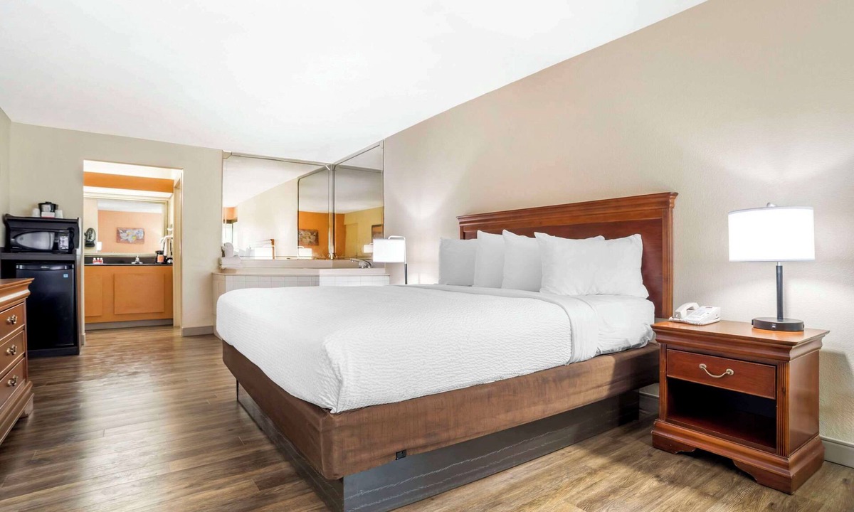 Kreole Hotel | Econo Lodge Moss Point - Pascagoula