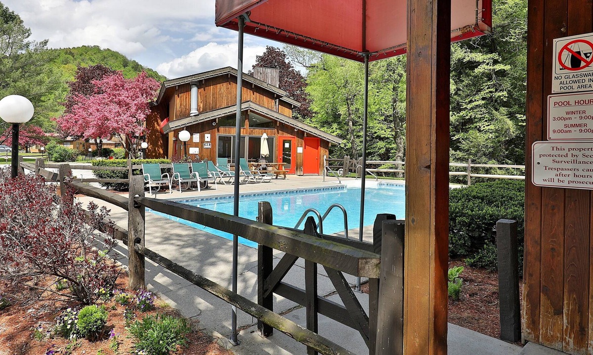 West Bridgewater House | Efficiency with Sleeper Sofa only 120