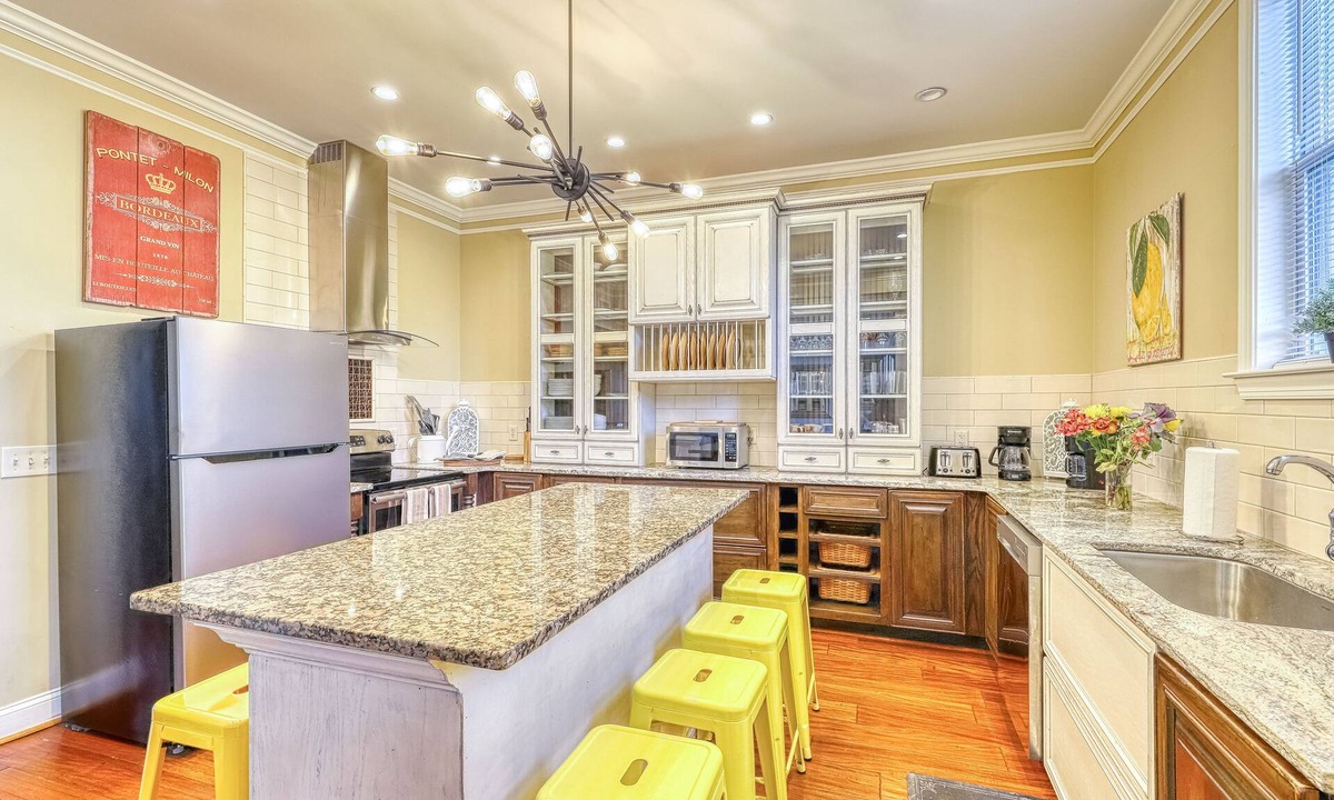 Old West Broad Neighborhood House | Elegant Home in Historic District with Gourmet Kitchen and WiFi